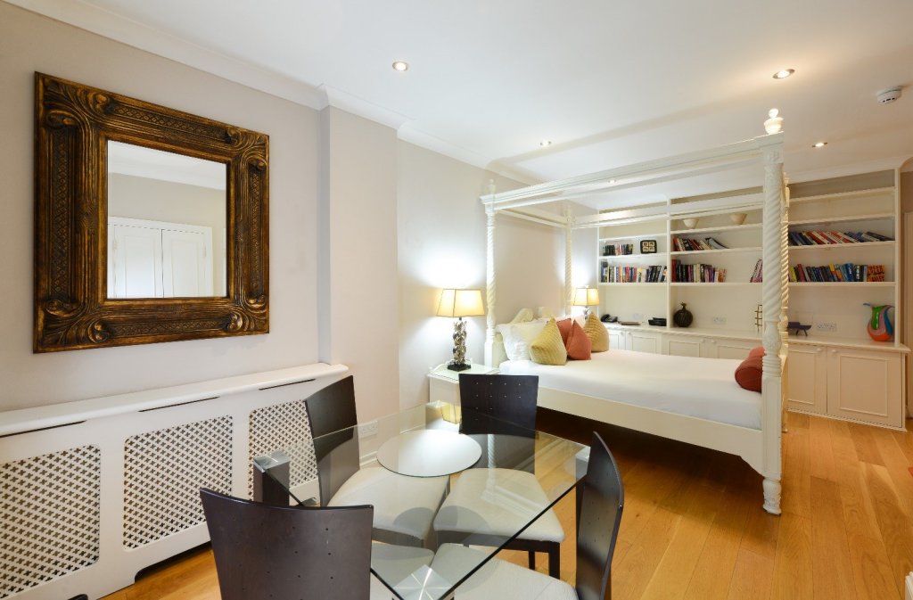 Фото Mayflower Hotel