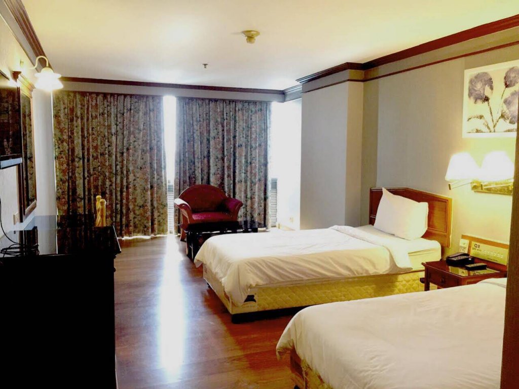 Фото Bay Hotel Srinakarin