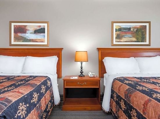 Фото Ramada by Wyndham London