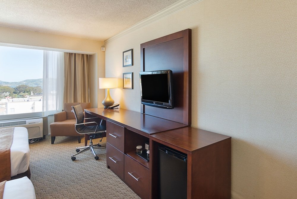 Фото Comfort Inn by the Bay