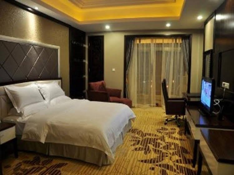 Фото Country Garden Phoenix Hotel Lechang