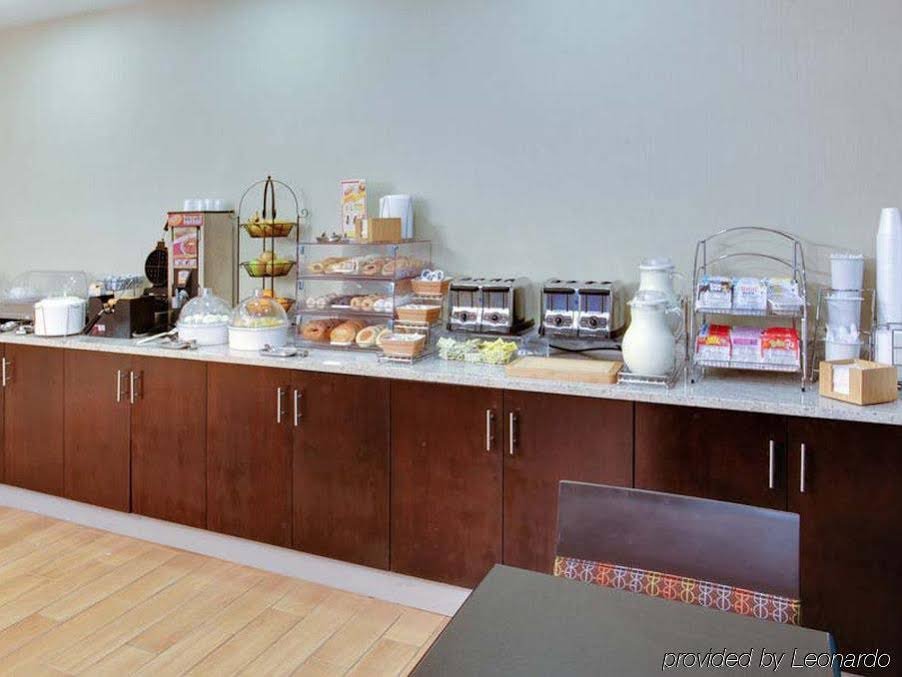 Фото La Quinta Inn & Suites by Wyndham Richmond-Midlothian