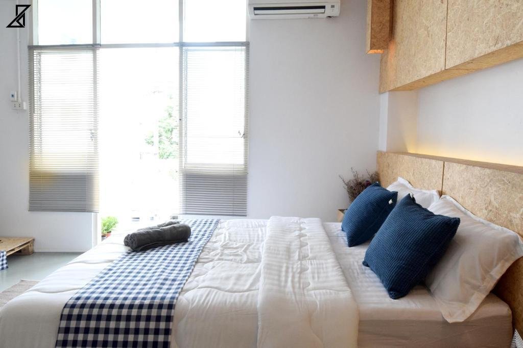 Фото Hugger Hostel - Adults Only