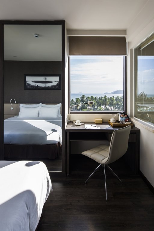 Фото Nha Trang Beach Hotel