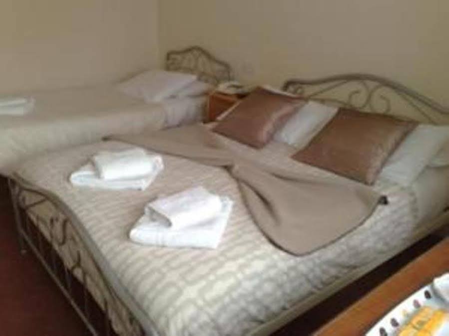 Фото Aylesbray Lodge