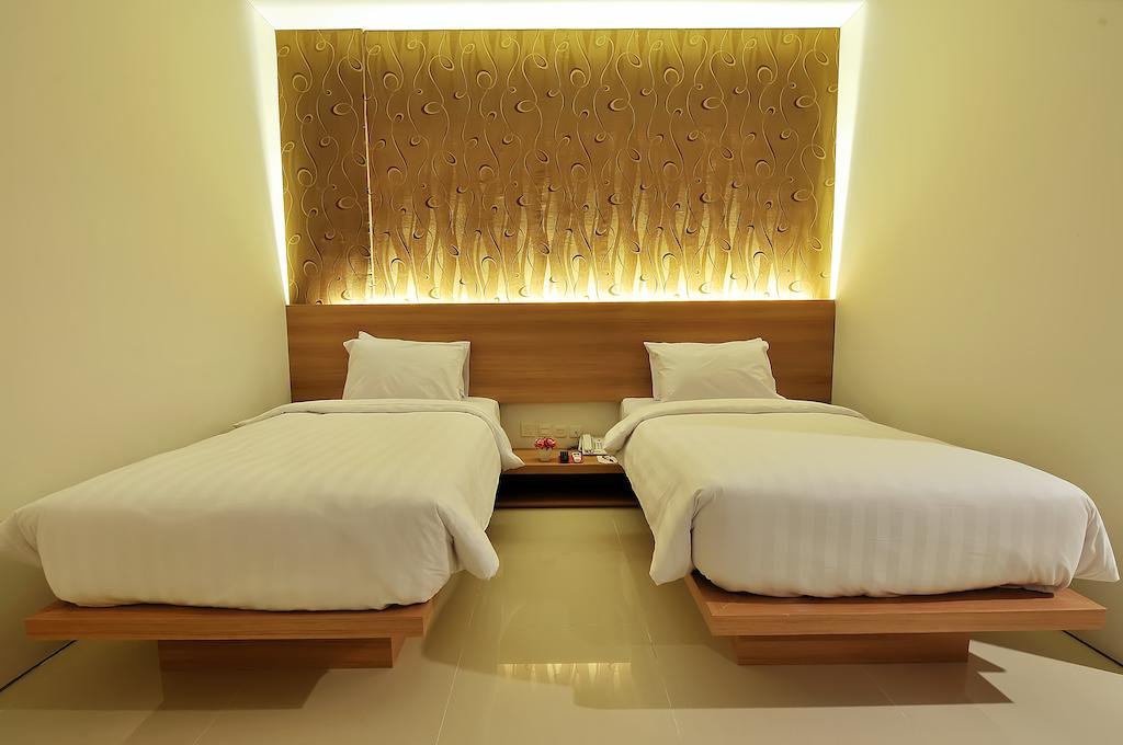 Фото Tickle Hotel