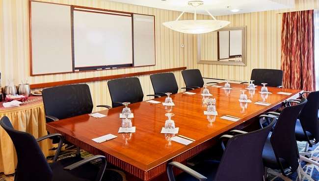 Фото Отель Doubletree by Hilton New York Jfk Airport