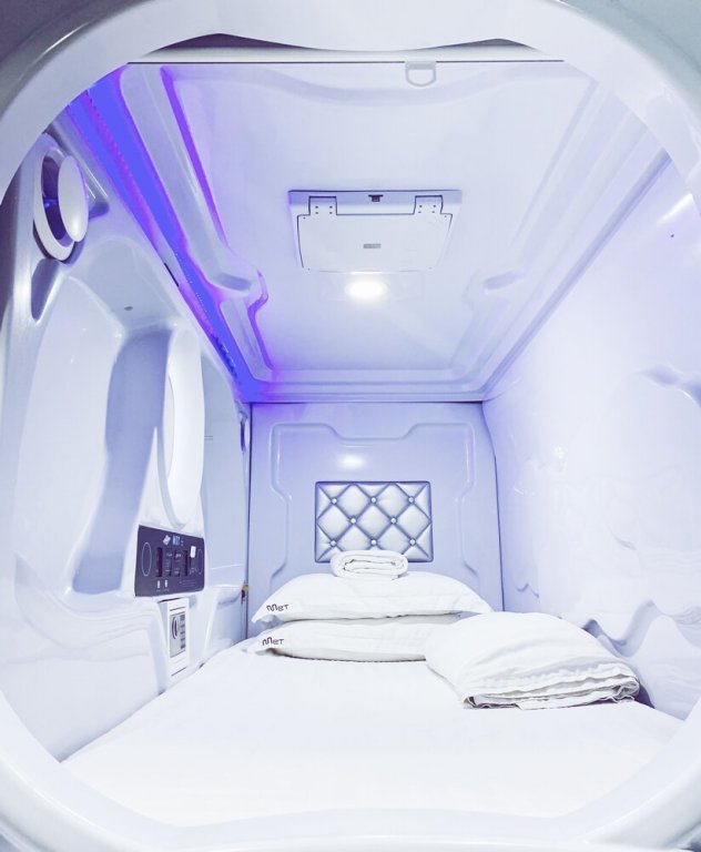 Фото Met A Space Pod at Boat Quay