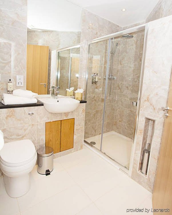 Фото Royal Athenaeum Suites