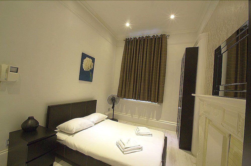 Фото Hyde Park Economy Apartments