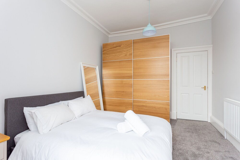 Фото Silver Lining - Luxury New Town Apartment