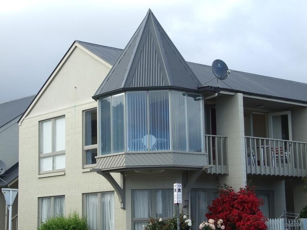 Фото Akaroa Village Inn