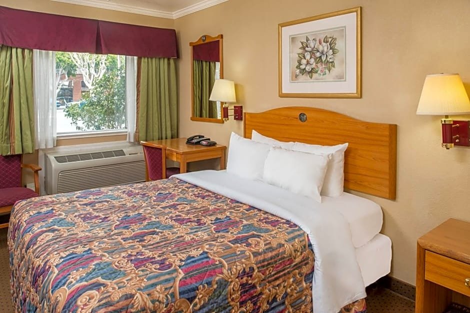 Фото Days Inn by Wyndham San Francisco Downtown/Civic Cntr Area