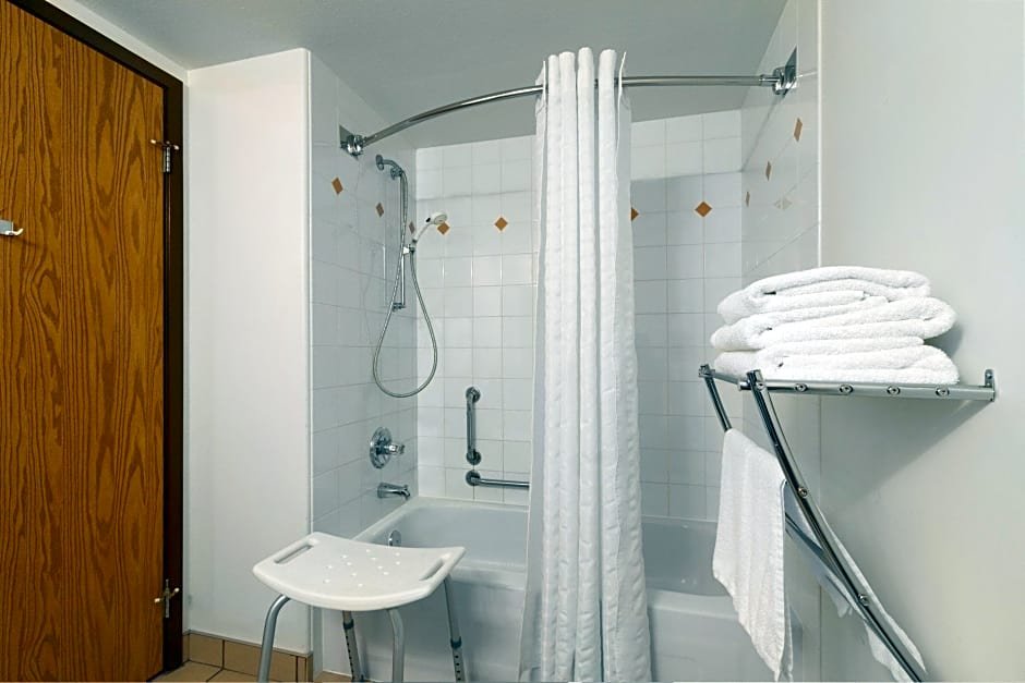 Фото Super 8 by Wyndham Yellowknife