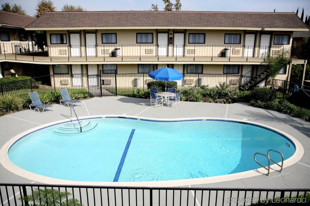 Фото Key Inn & Suites