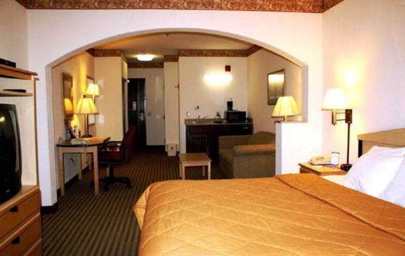 Фото Comfort Inn & Suites Sacramento - University Area