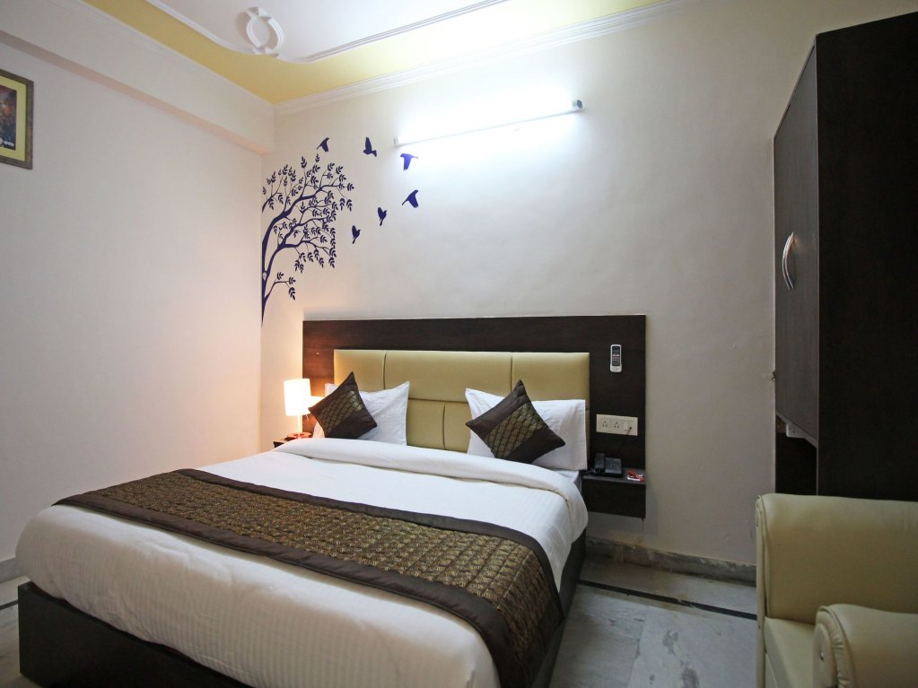 Фото Oyo Flagship 5179 Hotel Noida Saffron