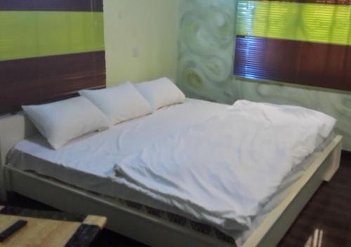 Фото First Laurel Hotel & Suites