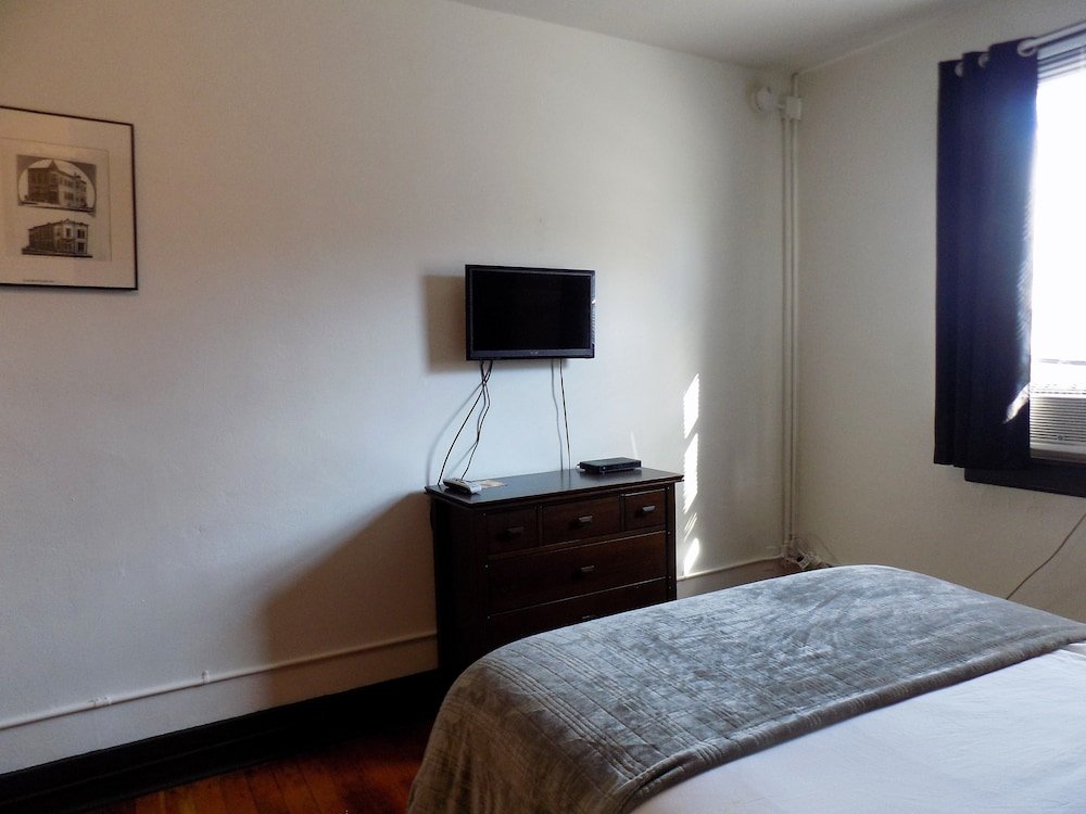 Фото The Landmark Inn