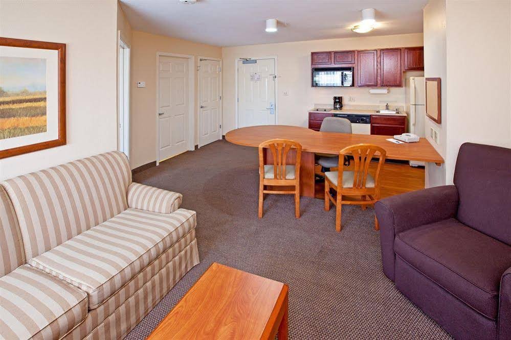 Фото Candlewood Suites Louisville Airport, an Ihg Hotel