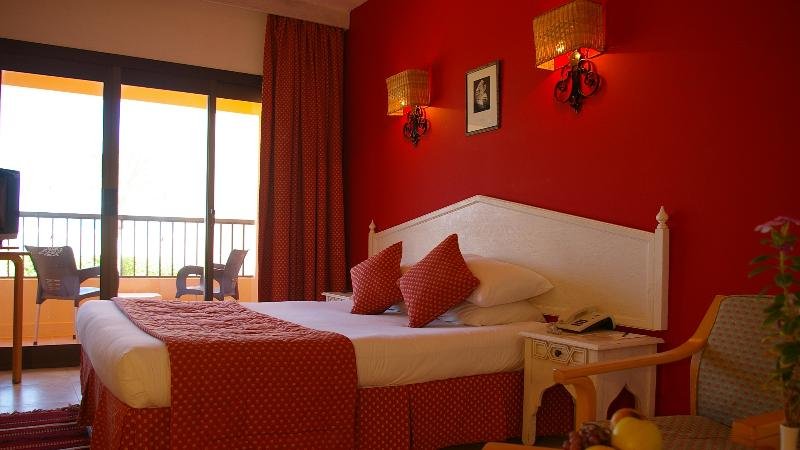 Фото Flamenco Beach and Resort