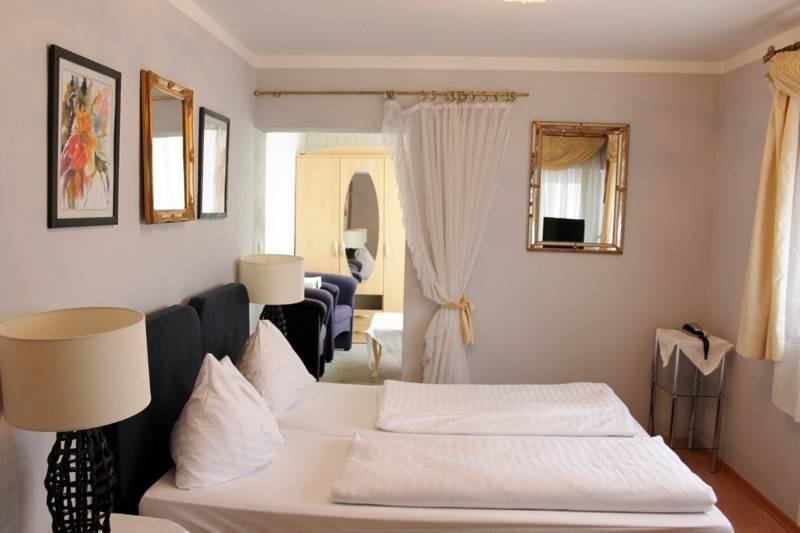 Фото Stadthotel Restaurant Auerhahn