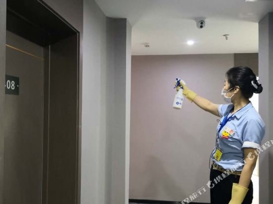 Фото 7 Days Inn Dalian Xian Road Business Center Xinggong Street Subway Station Branch