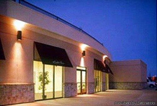 Внешний вид отеля Nisku Inn And Conference Centre в округе Ледюке, фото 5