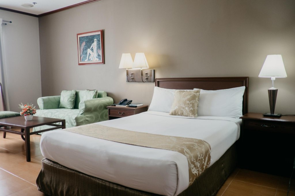 Фото East Asia Royale Hotel