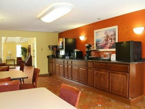 Гостиница Super 8 by Wyndham Lantana West Palm Beach