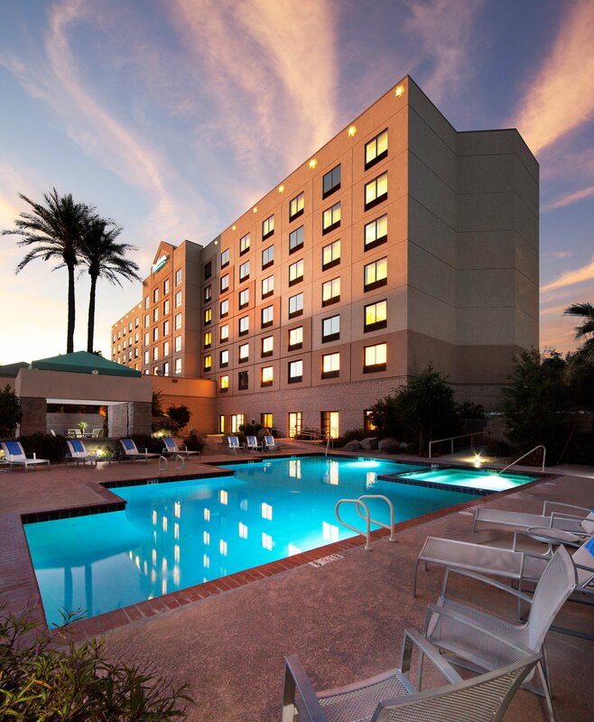 Гостиница Radisson Hotel Phoenix Airport в Финиксе