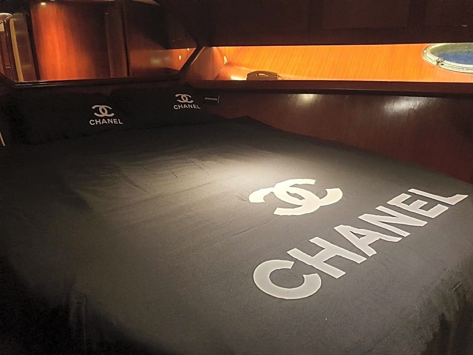 Фото Yacht Island