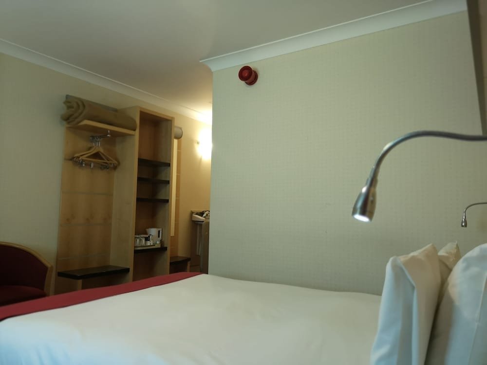 Фото Tudor Lodge Hotel