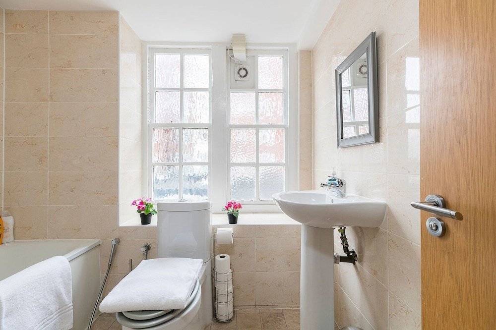 Фото Nice 3 Bedrooms Apartment Near Hyde Park & Oxford St