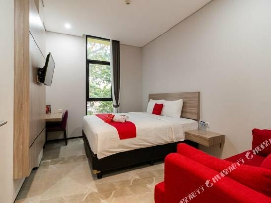 Hotel RedDoorz near Plaza Senayan, Jakarta, photo