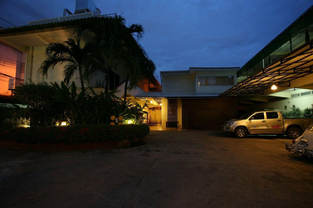 Фото Rajata Hotel