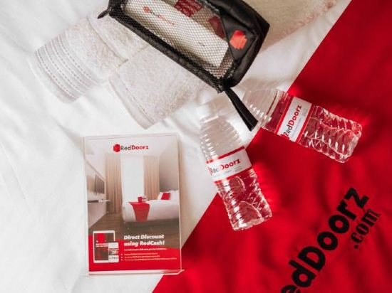 Фото RedDoorz Premium @ Vista Heights Legarda