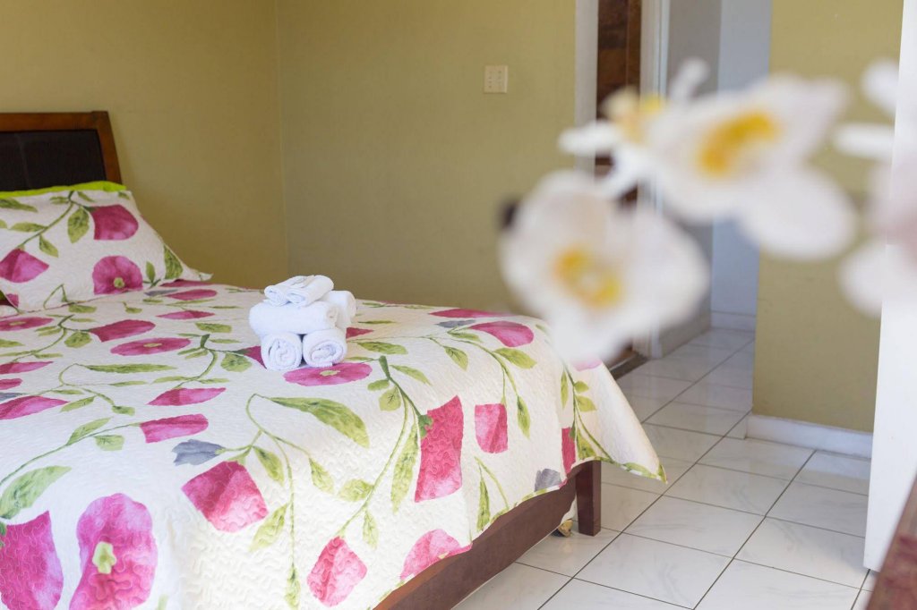 Фото New Kingston Luxury Apt The Bromptons