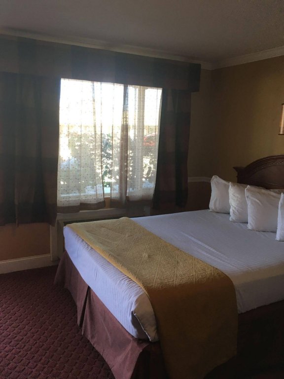 Фото Travelodge by Wyndham Hawthorne