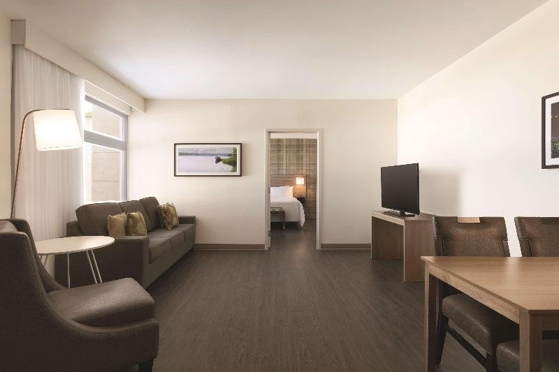 Фото Radisson Kingswood Hotel & Suites, Fredericton, NB