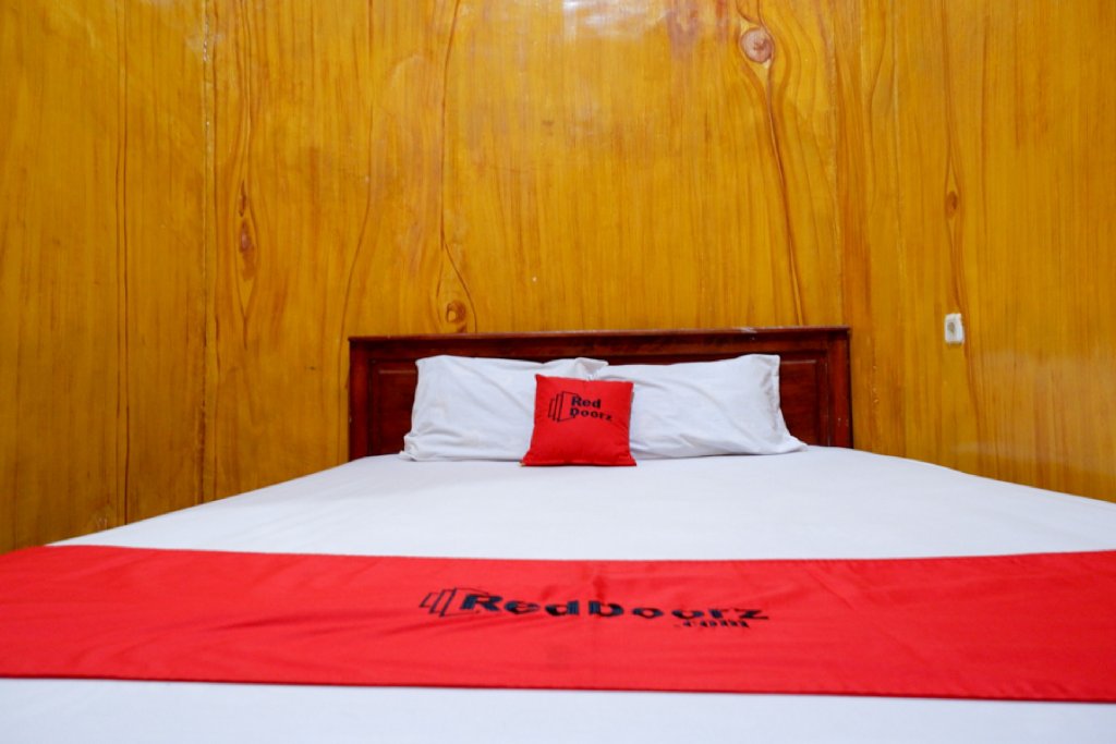 Фото RedDoorz @ Hotel Bravo Pantai Kamali Bau Bau