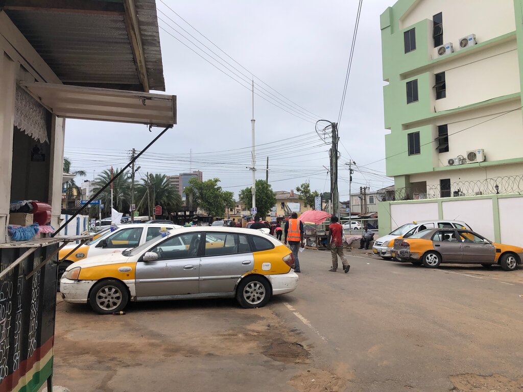 Taxi Asylum Down Taxi Rank, Accra, photo