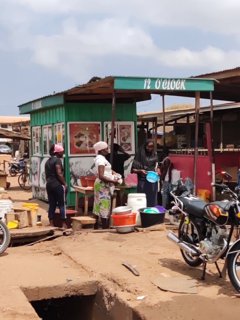 Restaurant 12'Oclock, Earth, photo