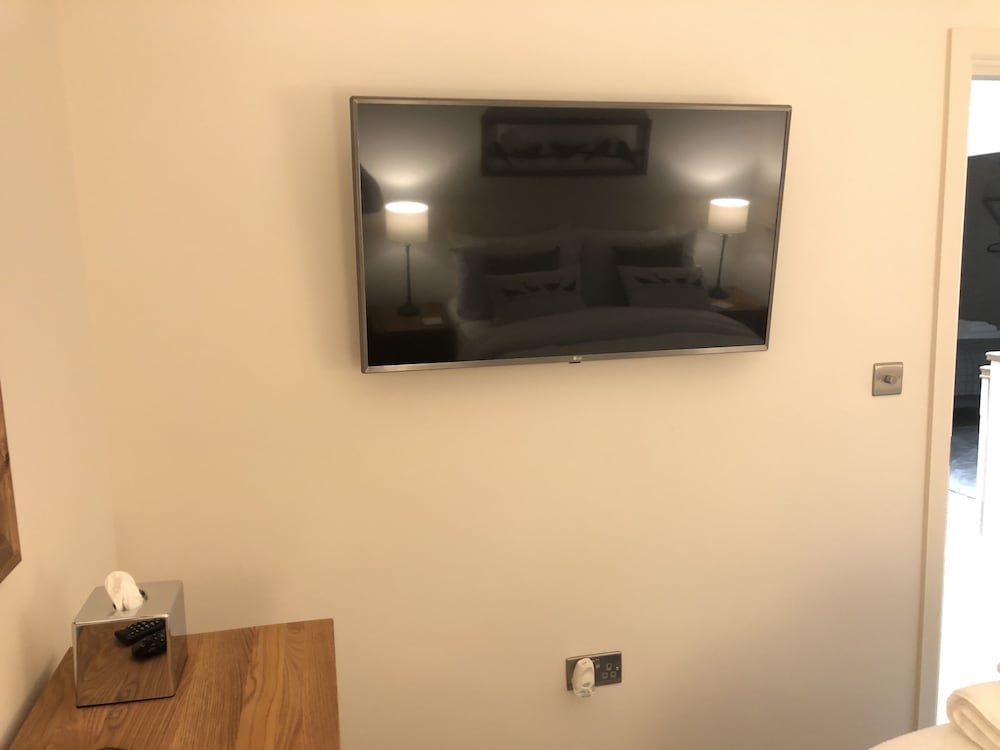 Фото Camerton Inn Cottage