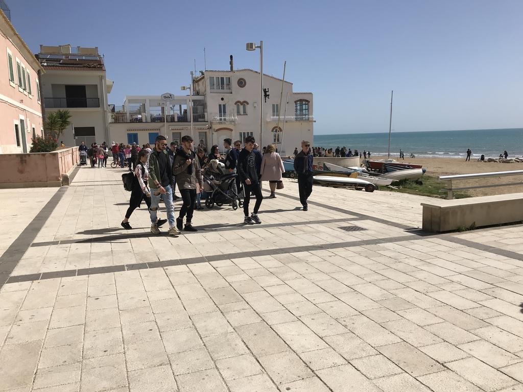 Фото La terrazza sul porto