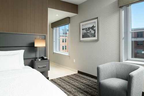 Внешний вид отеля Hampton Inn & Suites Portsmouth Downtown в Портсмуте, фото 4