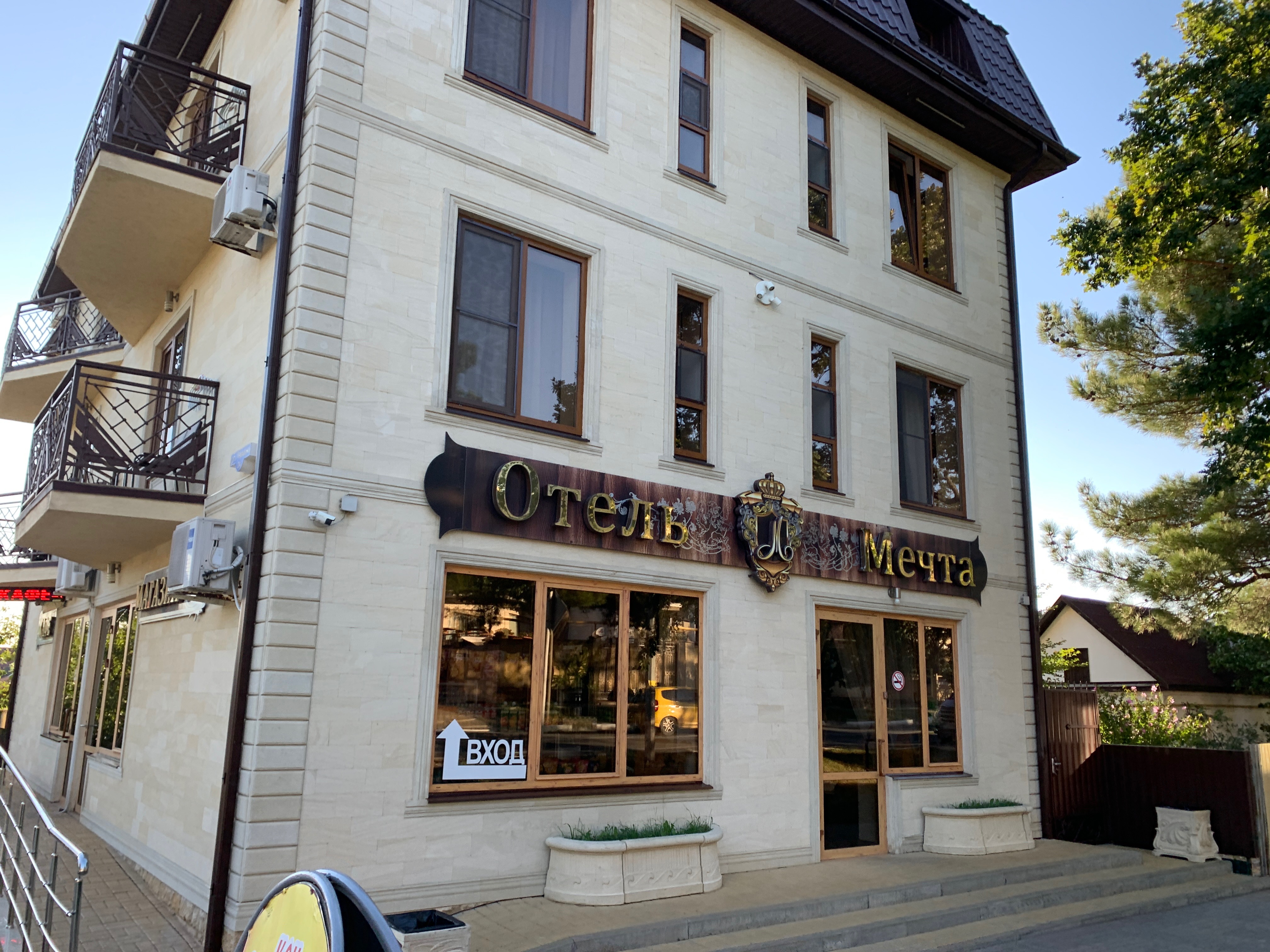 Фото отеля 1