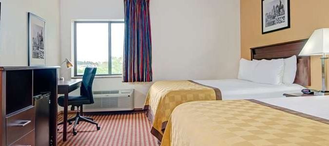 Фото Days Inn & Suites by Wyndham Kansas City South