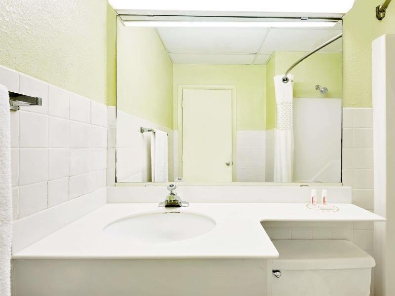 Фото Days Inn by Wyndham Waynesboro