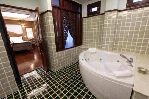 Фото Rich Garden House Hotel